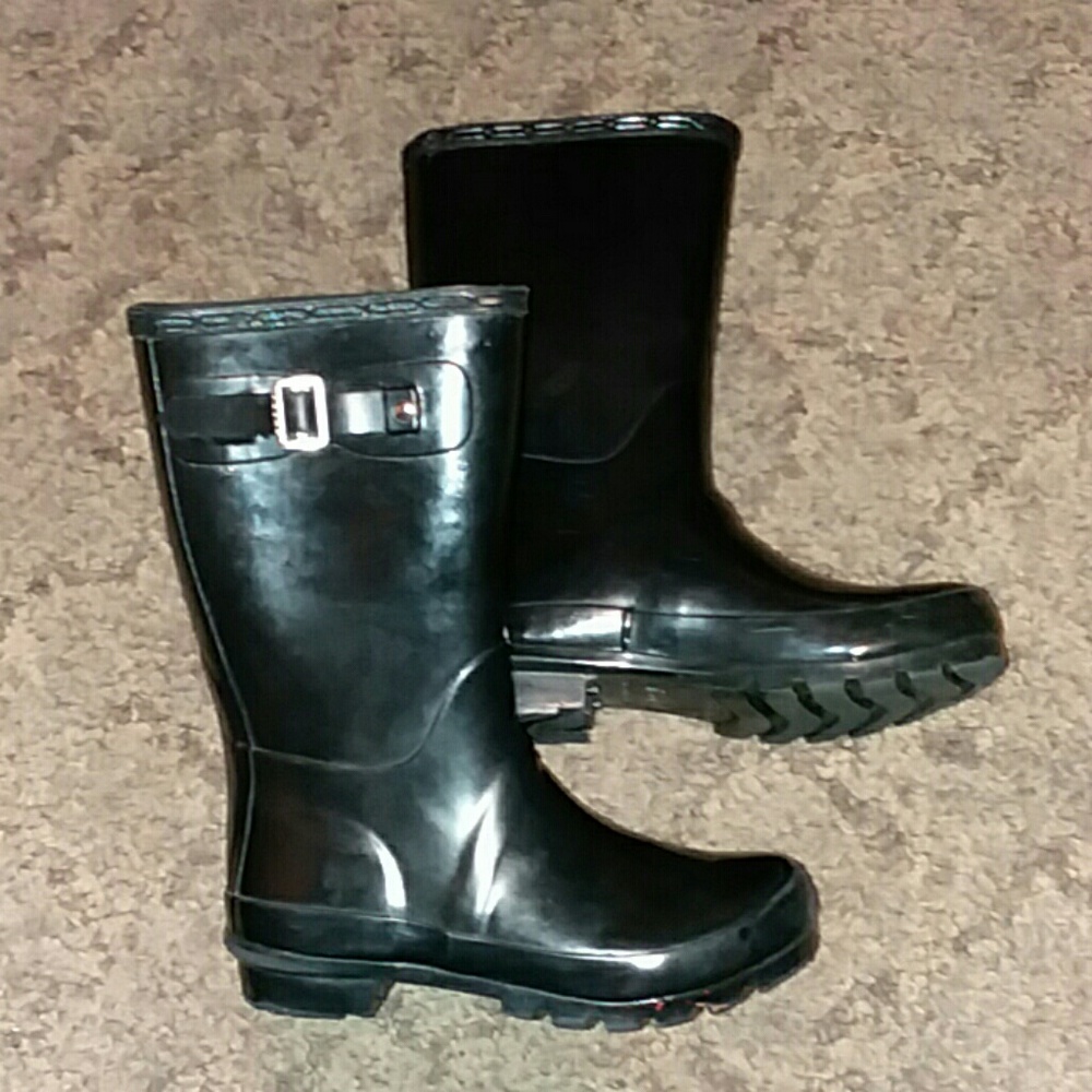 Black rainboots